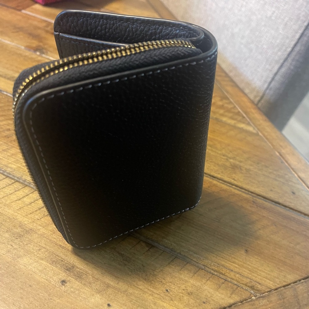 Brand new Tory Burch Thea wallet NWT